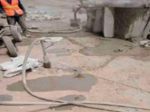 连云港水泥混凝土路面板底注浆技术 路面脱空注浆整治方案